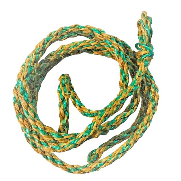 Ballots van 50 touwen in sisal en nylon voor het vastbinden van vee. Ballots van 50 touwen in sisal en nylon voor het vastbinden van vee.