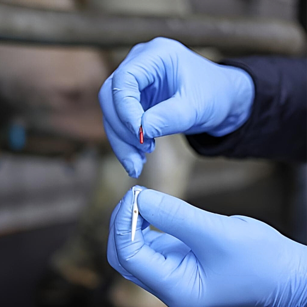 Stilet en melkslangsonde. Stilet en melkslangsonde.