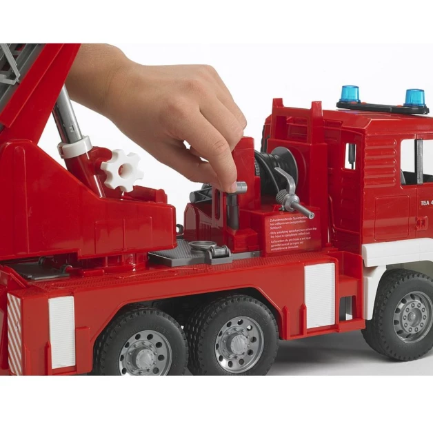 Camion de pompier avec échelle et lance incendie jouet Bruder 02771