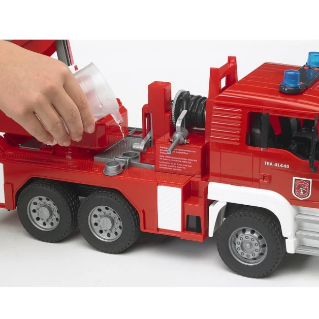 Camion de pompier avec échelle et lance incendie jouet Bruder 02771