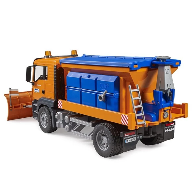 MAN TGS vrachtwagen winterdienst met sneeuwploegblad