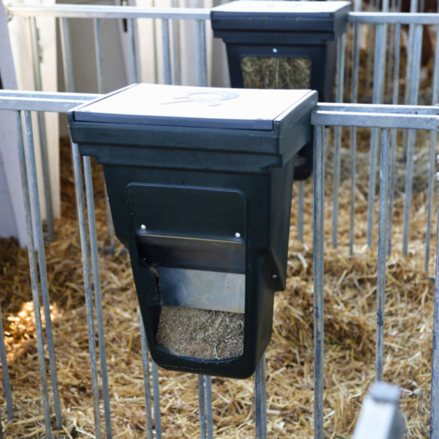 Calf feeder Calf feeder
