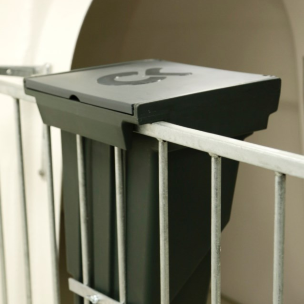 Calf feeder Calf feeder