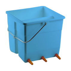 Emmer met meerdere flessen en accessoires Emmer met meerdere flessen en accessoires