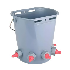 Emmer met 5 spenen van 8 liter Emmer met 5 spenen van 8 liter