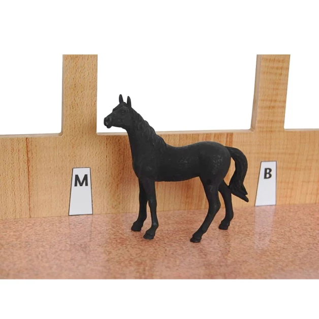 Stal met houten baan schaal 1/24