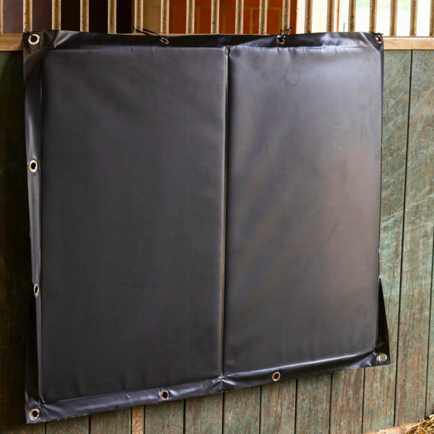 Beschermende kickpad voor paardenbox