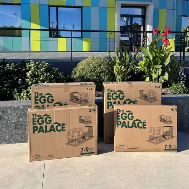 Mobile Chicken Coop EGG COLLECTION GAUN