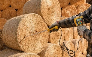 Sonde à fourrage : un outil essentiel pour contrôler la qualité du foin