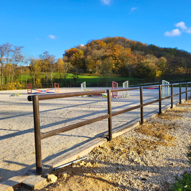 Career barrier in eco-composite with handrail