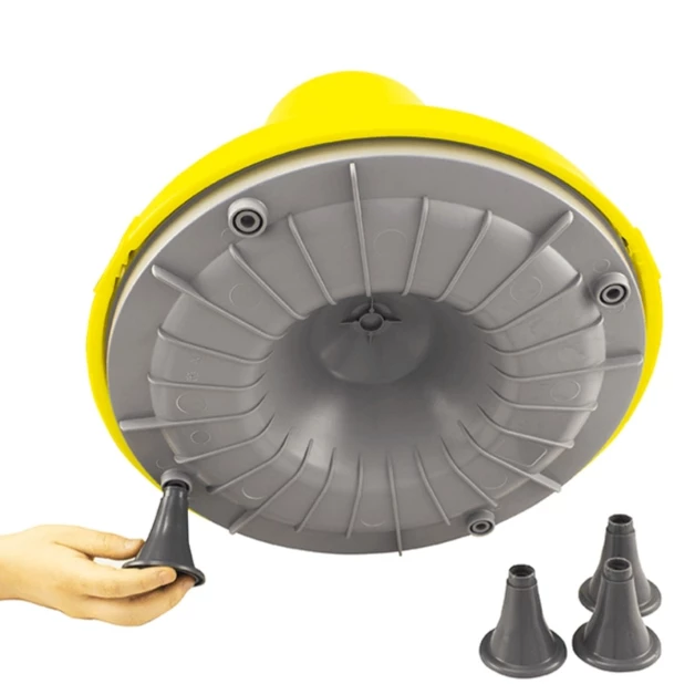 Plastic voederbak op poten voor kippen.