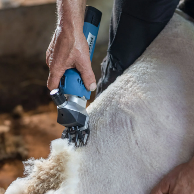 FarmClipper cordless clipper for sheep