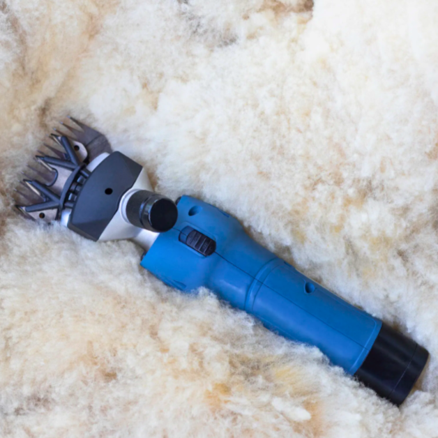 FarmClipper cordless clipper for sheep