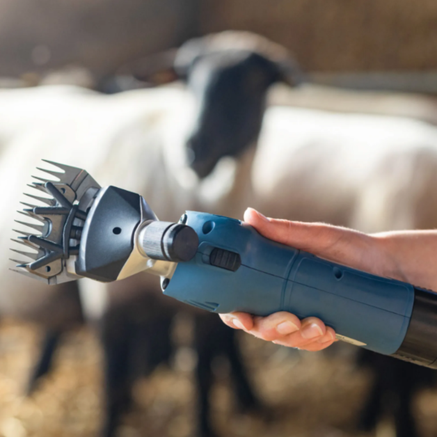 FarmClipper cordless clipper for sheep