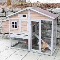 Small chicken coop for 2 to 3 hens