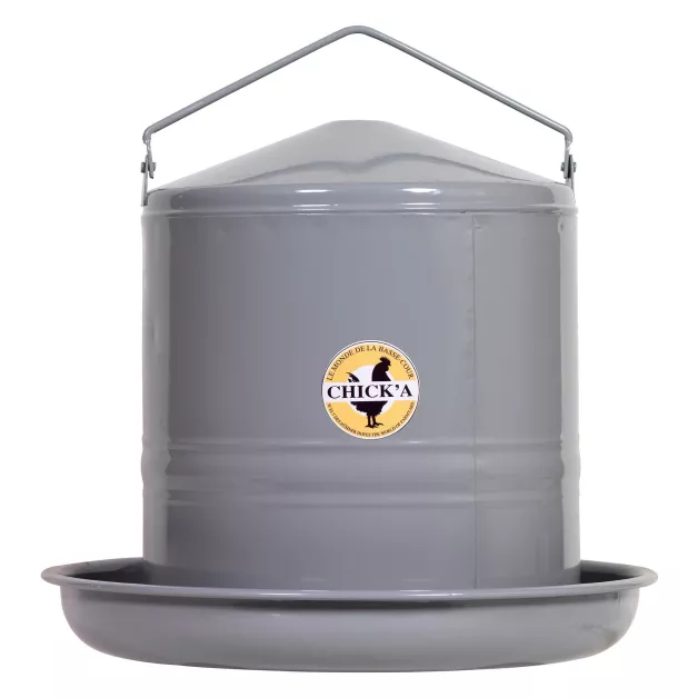 Drinkbak van metaal in grijs geëmailleerd plaatstaal.