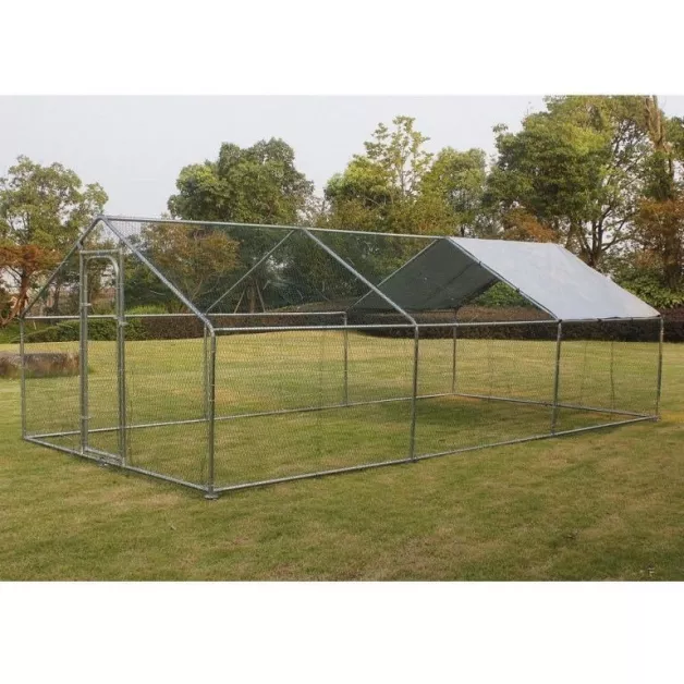 Large enclosure for chickens and other poultry of 12 m²