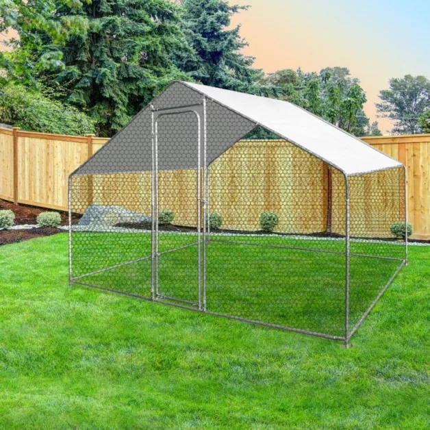 Large enclosure for chickens and other poultry of 12 m²