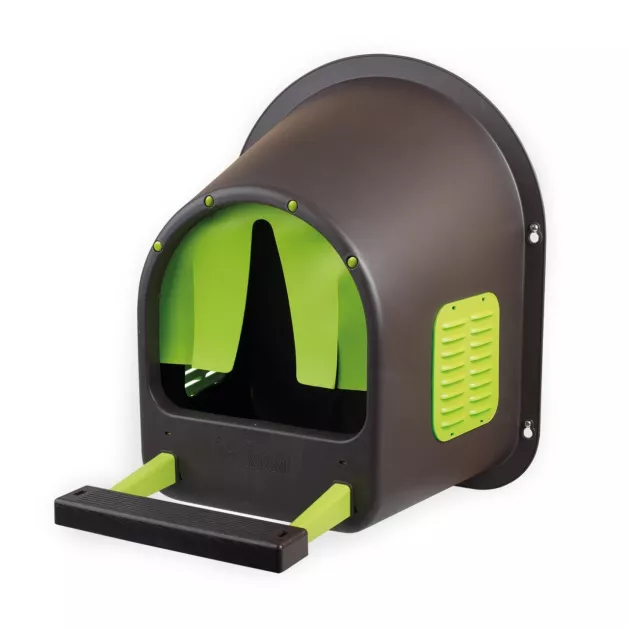 Plastic nesting box for one hen