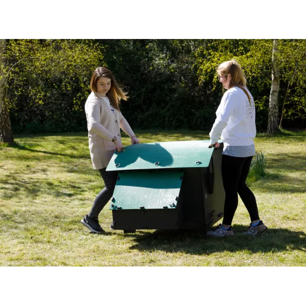 Kippenhok iglo-ecodesign op poten van onverwoestbaar gerecycled plastic