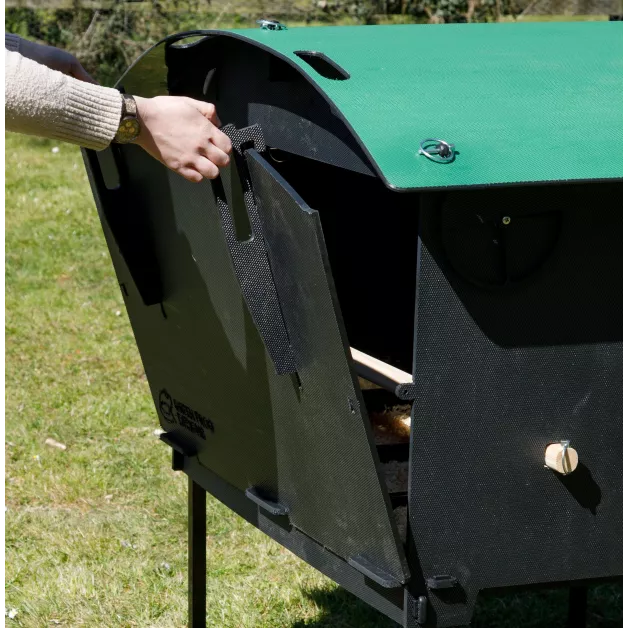 Kippenhok iglo-ecodesign op poten van onverwoestbaar gerecycled plastic