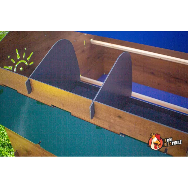 Kippenhok van hoogwaardig HPL, bestand tegen bloedluizen.