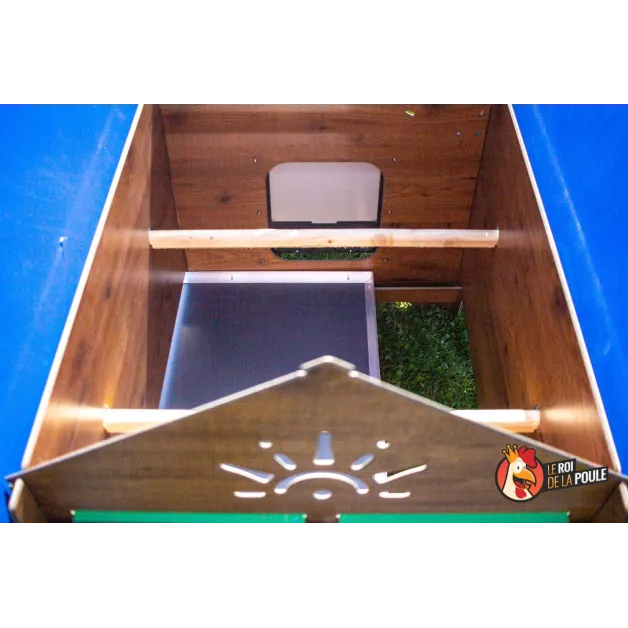 Kippenhok van hoogwaardig HPL, bestand tegen bloedluizen.