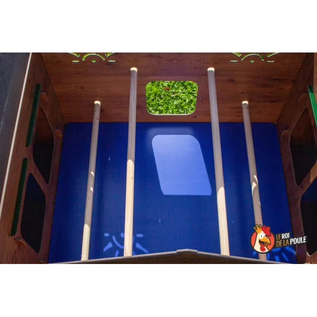 Kippenhok van hoogwaardig HPL, bestand tegen bloedluizen.