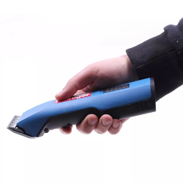 Heiniger Saphir en Saphir Horse tondeuses bij Terwagne-Élevage Heiniger Saphir en Saphir Horse tondeuses bij Terwagne-Élevage