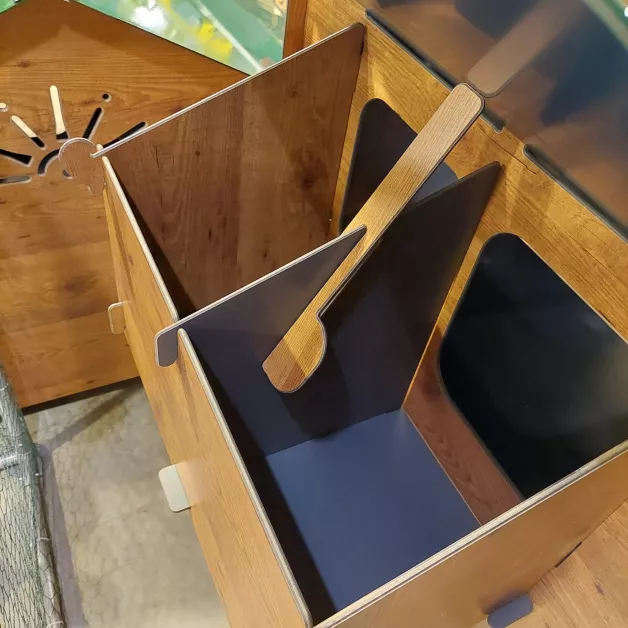 Kippenhok van hoogwaardig HPL, bestand tegen bloedluizen.