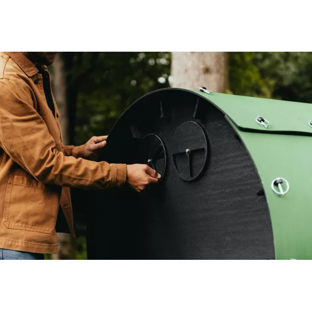 Kippenhok iglo-ecodesign op poten van onverwoestbaar gerecycled plastic