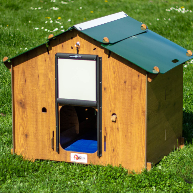 Kippenhok van hoogwaardig HPL, bestand tegen bloedluizen.