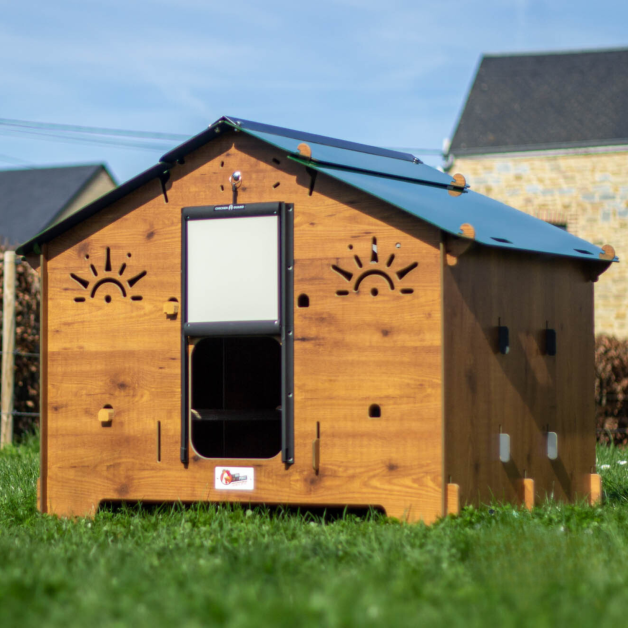 Kippenhok van hoogwaardig HPL, bestand tegen bloedluizen.