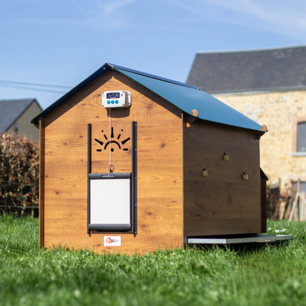Kippenhok van hoogwaardig HPL, bestand tegen bloedluizen.