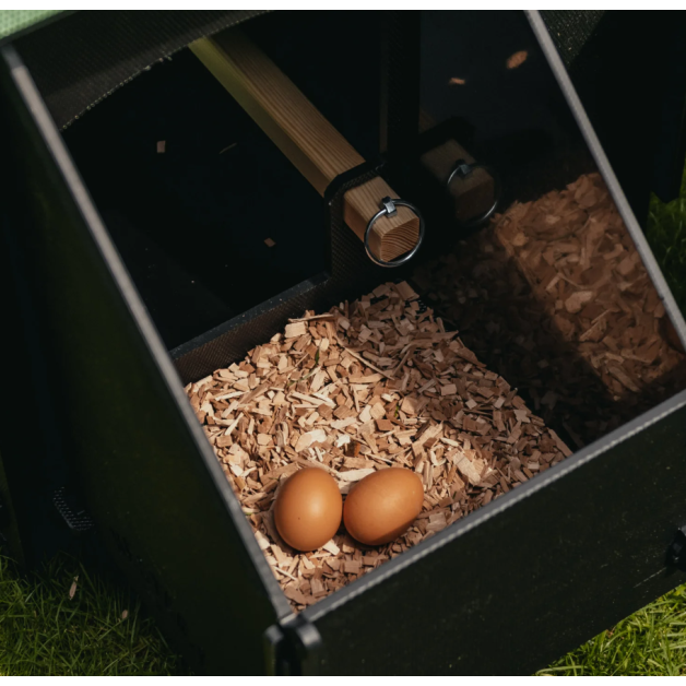 Kippenhok iglo-ecodesign op poten van onverwoestbaar gerecycled plastic