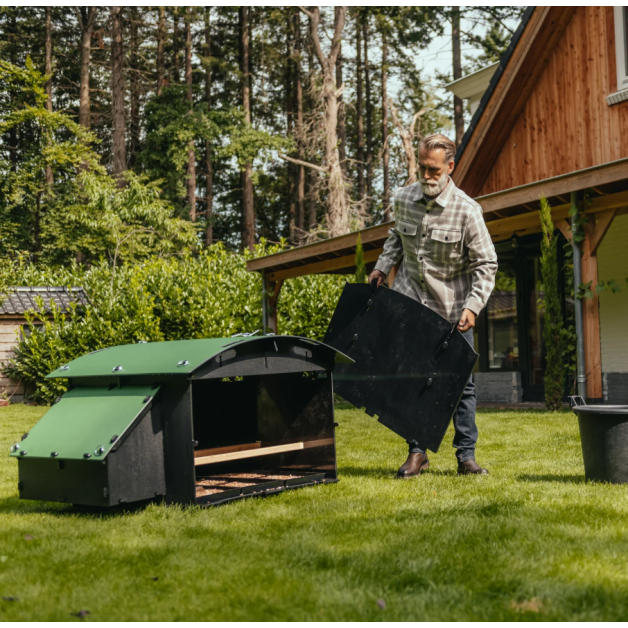 Kippenhok iglo-ecodesign op poten van onverwoestbaar gerecycled plastic