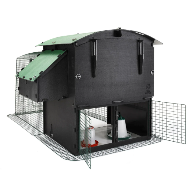 Kippenhok iglo-ecodesign op poten van onverwoestbaar gerecycled plastic