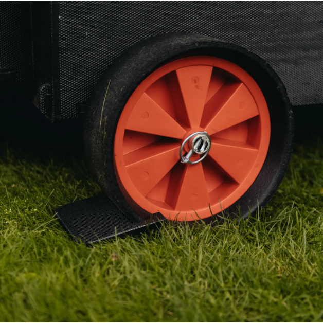 Kippenhok iglo-ecodesign op poten van onverwoestbaar gerecycled plastic