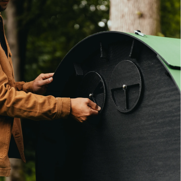 Kippenhok iglo-ecodesign op poten van onverwoestbaar gerecycled plastic