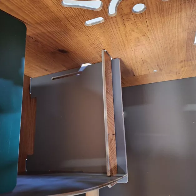 Poulailler en HPL haute qualité anti poux rouges