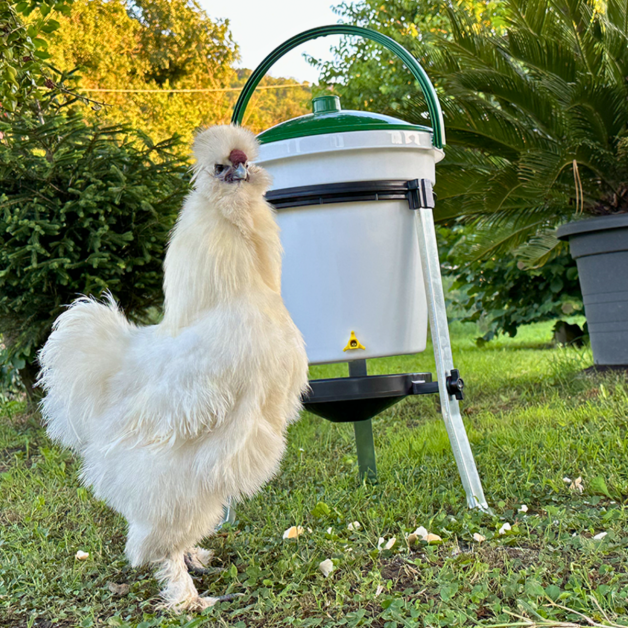 Drinking trough with nipple bucket RIVER – Capacity 17 Liters Drinking trough with nipple bucket RIVER – Capacity 17 Liters