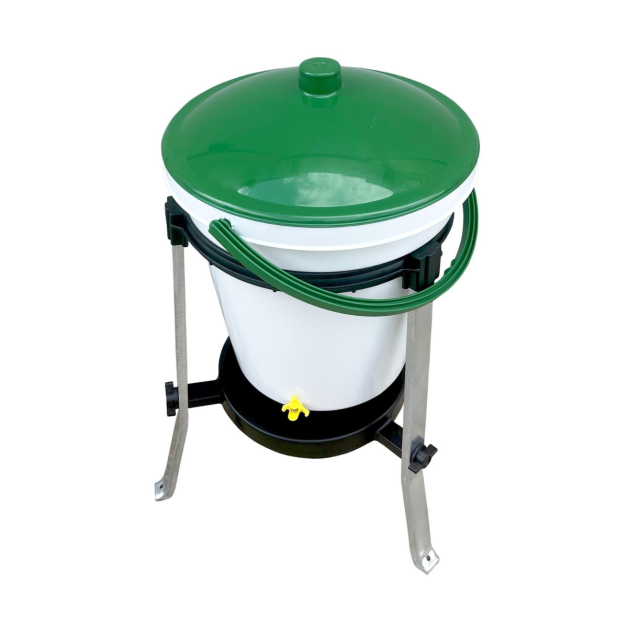 Drinking trough with nipple bucket RIVER – Capacity 17 Liters Drinking trough with nipple bucket RIVER – Capacity 17 Liters