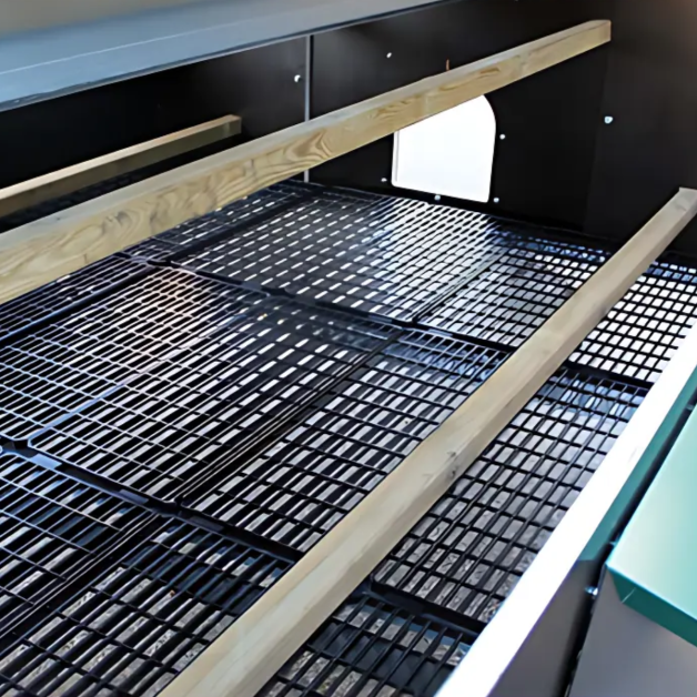 Complete mobile chicken coop for 25 hens