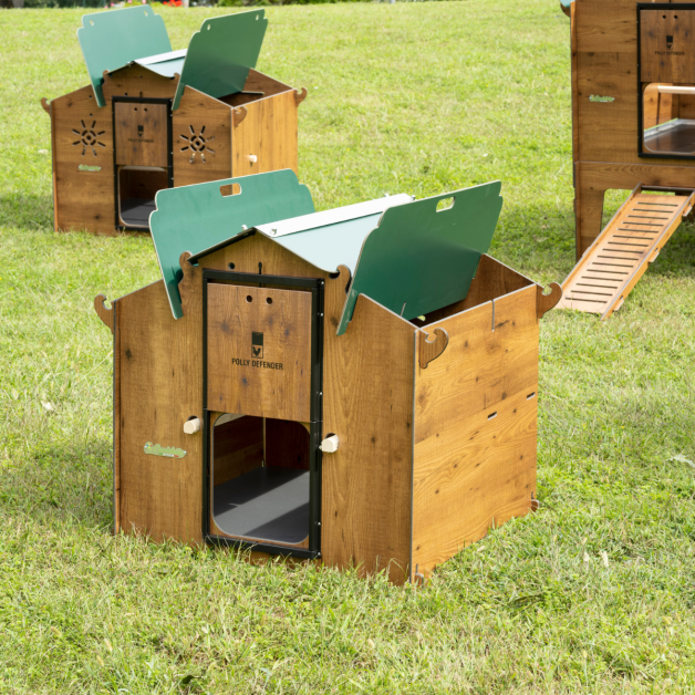 Kippenhok van hoogwaardig HPL, bestand tegen bloedluizen.