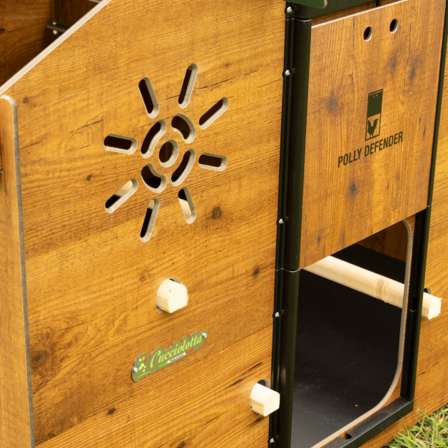 Kippenhok van hoogwaardig HPL, bestand tegen bloedluizen.