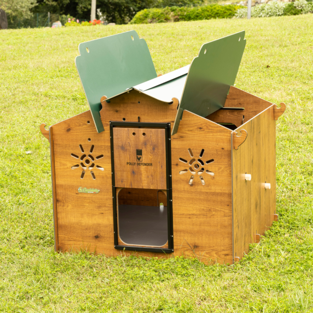 Kippenhok van hoogwaardig HPL, bestand tegen bloedluizen.