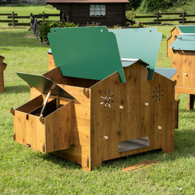 Kippenhok van hoogwaardig HPL, bestand tegen bloedluizen.