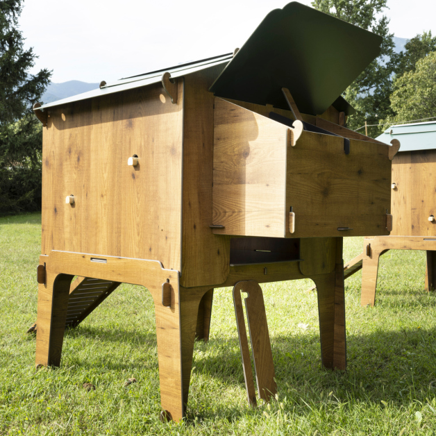Kippenhok van hoogwaardig HPL, bestand tegen bloedluizen.