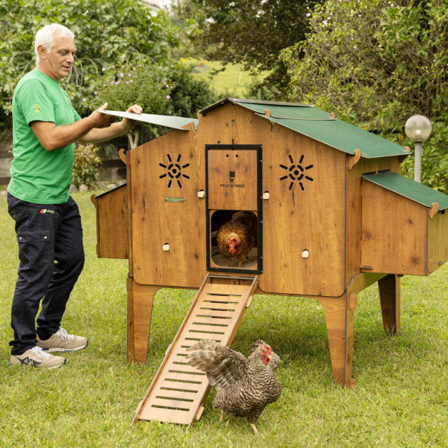 Kippenhok van hoogwaardig HPL, bestand tegen bloedluizen.