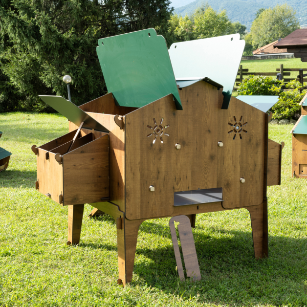 Kippenhok van hoogwaardig HPL, bestand tegen bloedluizen.